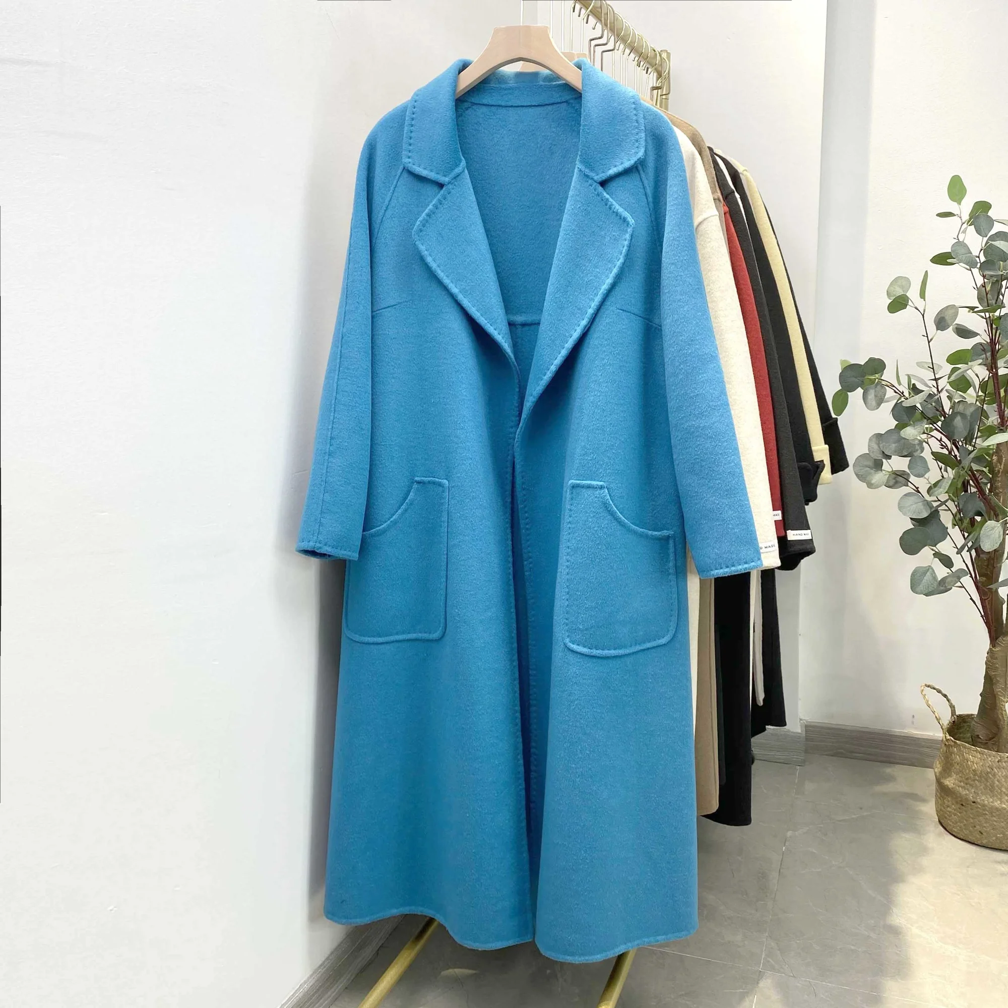 Double sided cashmere coat bathrobe style loose medium length double-sided tweed coat women's new wool coat in autumn and winter
Double sided cashmere coat bathrobe style loose medium length double-sided tweed coat women's new wool coat in autumn and winter