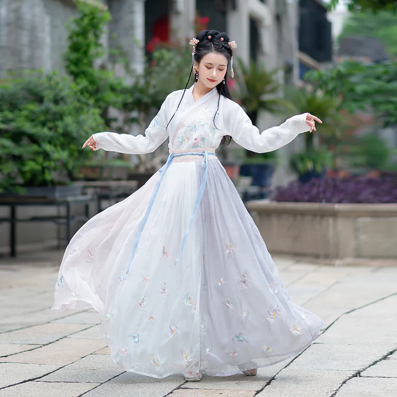 improved hanfu cross collar coat embroidered full-skirted dress suit brought the hanfu female fairy skirt everyday
improved hanfu cross collar coat embroidered full-skirted dress suit brought the hanfu female fairy skirt everyday