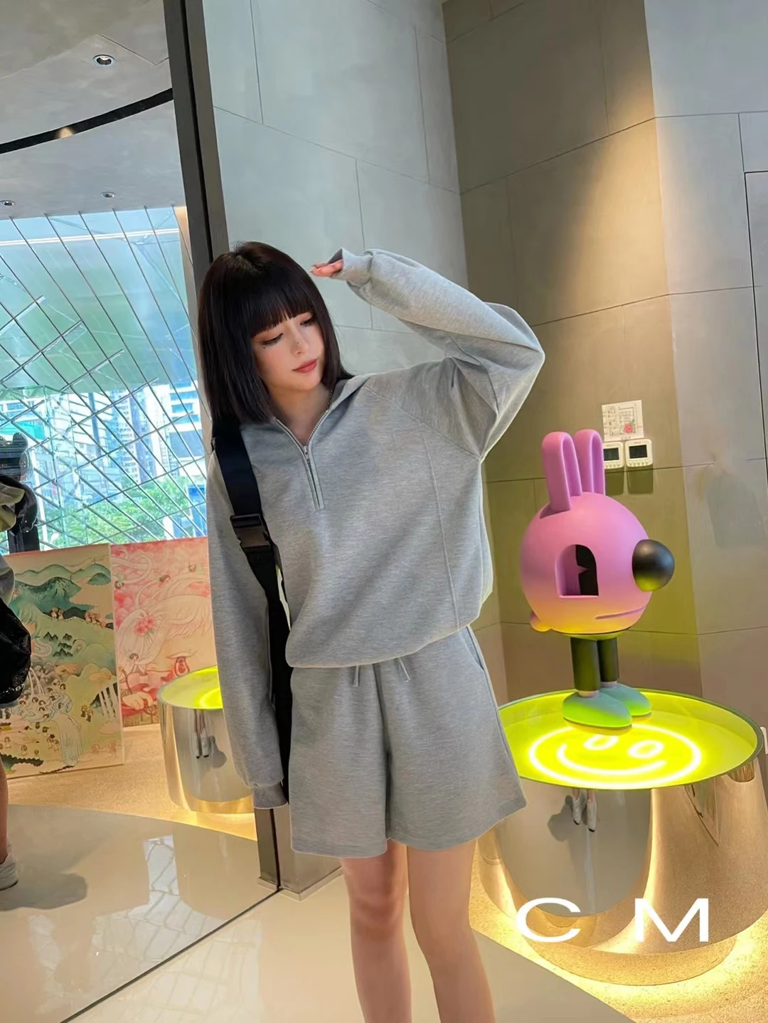 Autumn And Winter New Women's Fashion Luxury Brand Long Sleeve Casual Hoodie + Elastic Waist Lace Up Animal Pattern Shorts Set 
Autumn And Winter New Women's Fashion Luxury Brand Long Sleeve Casual Hoodie + Elastic Waist Lace Up Animal Pattern Shorts Set