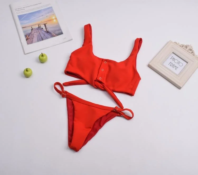 European and American Split Bikini Sexy Hollow Beach Buckle Swimsuit Slimming Gathered Drawstring Covered Belly Swimsuit Women
European and American Split Bikini Sexy Hollow Beach Buckle Swimsuit Slimming Gathered Drawstring Covered Belly Swimsuit Women