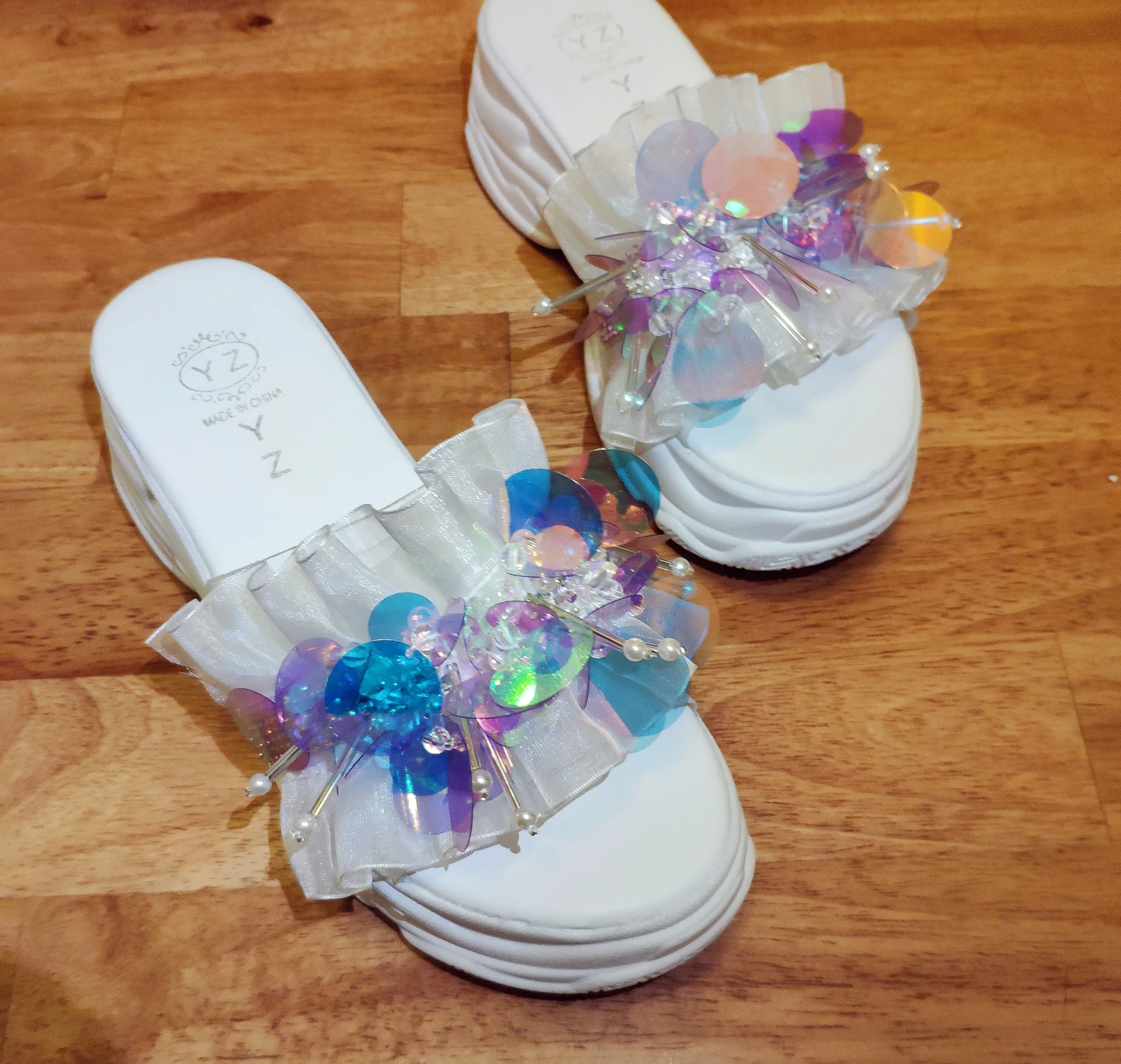 Summer new style mesh lace transparent muffin seam diamond sandals diamond slippers 
Summer new style mesh lace transparent muffin seam diamond sandals diamond slippers