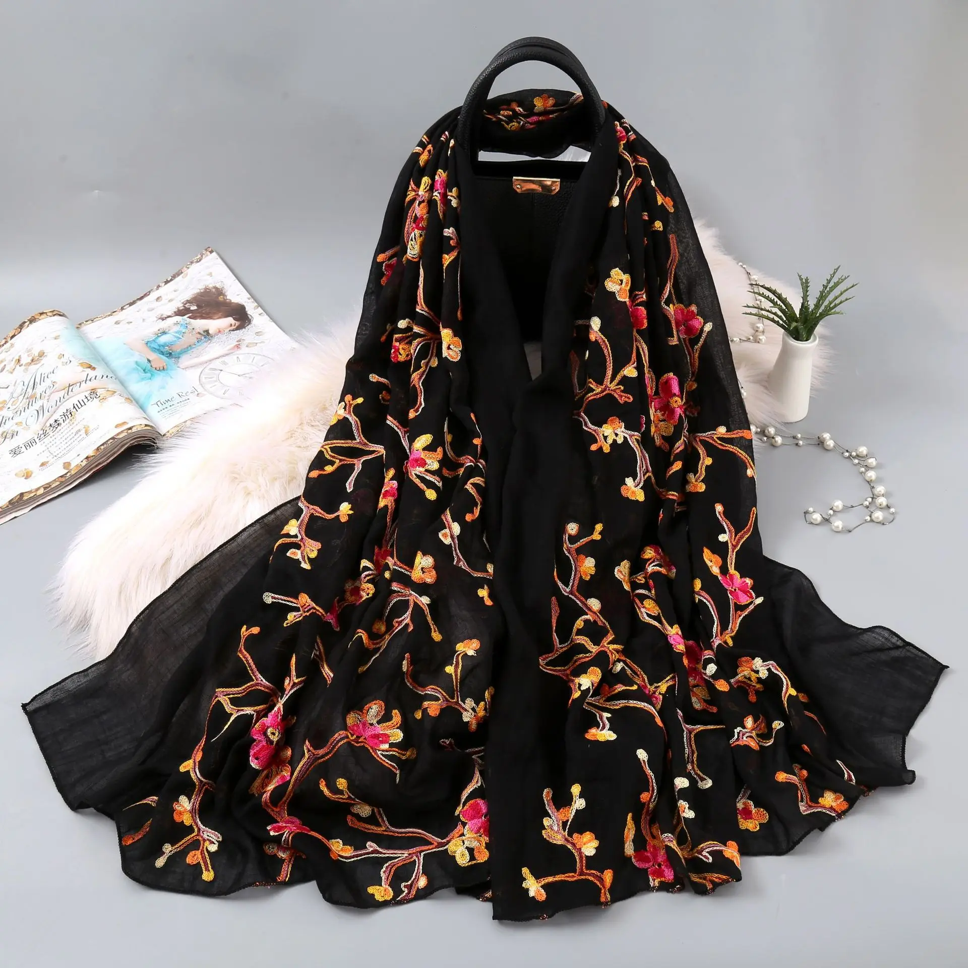 Cotton Embroidery Women Scarf Muslim Hijab Beautiful Spring Lady Shawl The Beath Towel Air Conditioning Towel
Cotton Embroidery Women Scarf Muslim Hijab Beautiful Spring Lady Shawl The Beath Towel Air Conditioning Towel