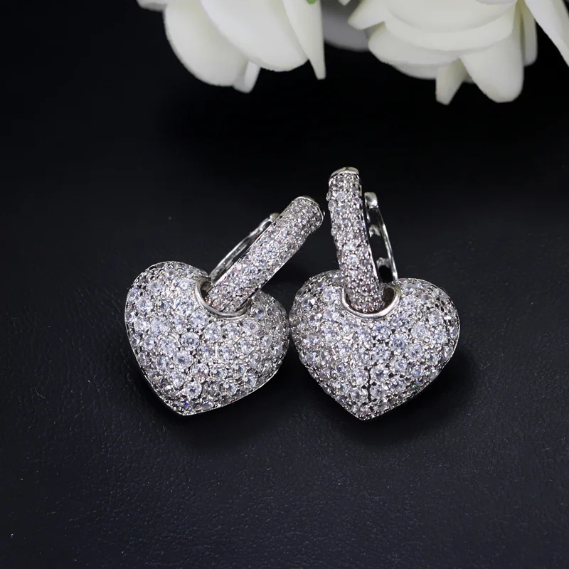 CWWZircons Brand New Fashion Clear Hook Micro Pave Cubic Zirconia Love Heart Stud Earrings for Women Jewelry Gift CZ215
CWWZircons Brand New Fashion Clear Hook Micro Pave Cubic Zirconia Love Heart Stud Earrings for Women Jewelry Gift CZ215