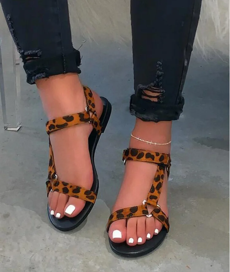 New Summer High Quality Comfortable Flat Women's Sandals Fashion Casual Wild Open Toe Buckle Plus Size Women Sandals
New Summer High Quality Comfortable Flat Women's Sandals Fashion Casual Wild Open Toe Buckle Plus Size Women Sandals