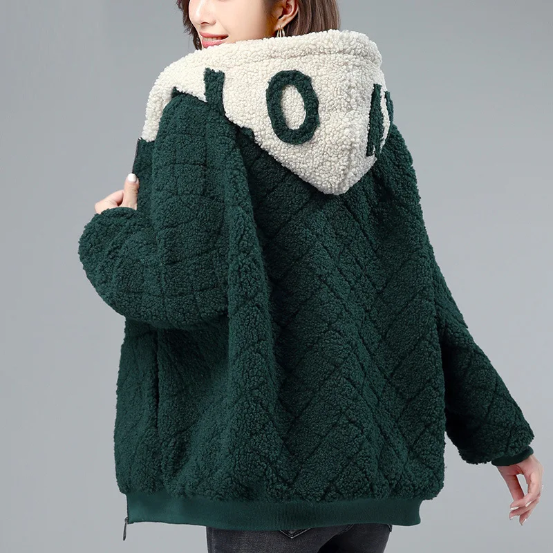 Куртка женская зимняя из искусственного меха, с капюшоном и вышивкой
Куртка женская зимняя из искусственного меха, с капюшоном и вышивкой