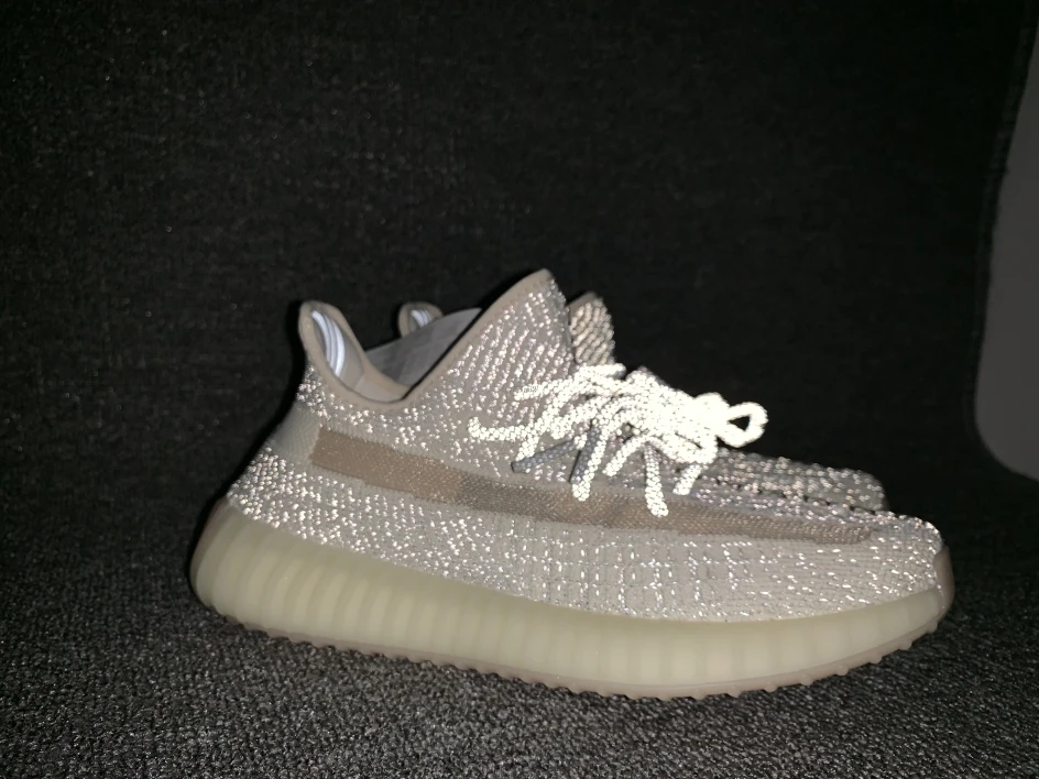 Original Yeezy Boost 350 V2 Men/Women Jogging Shoes Soft Bottom Reflect Light Sports Sneakers 36-45
Original Yeezy Boost 350 V2 Men/Women Jogging Shoes Soft Bottom Reflect Light Sports Sneakers 36-45