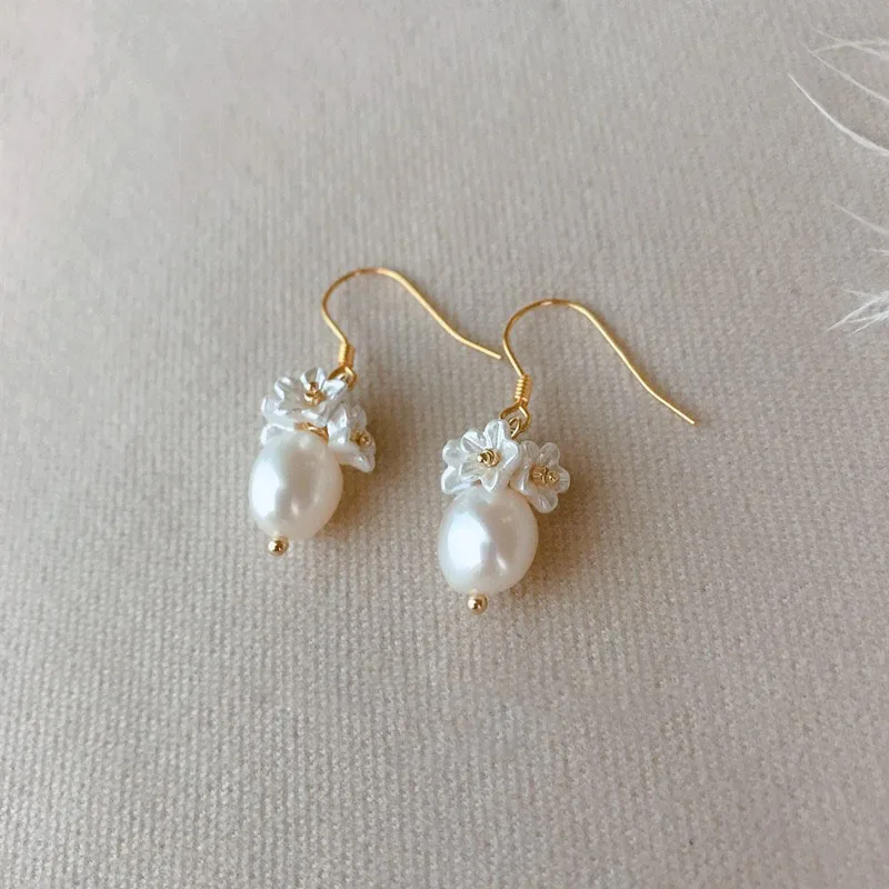 LOVOACC Vintage Freshwater Pearl Pendant Earrings for Women Girls White Color Flowers Hanging Dangle Earrings Accessories
LOVOACC Vintage Freshwater Pearl Pendant Earrings for Women Girls White Color Flowers Hanging Dangle Earrings Accessories