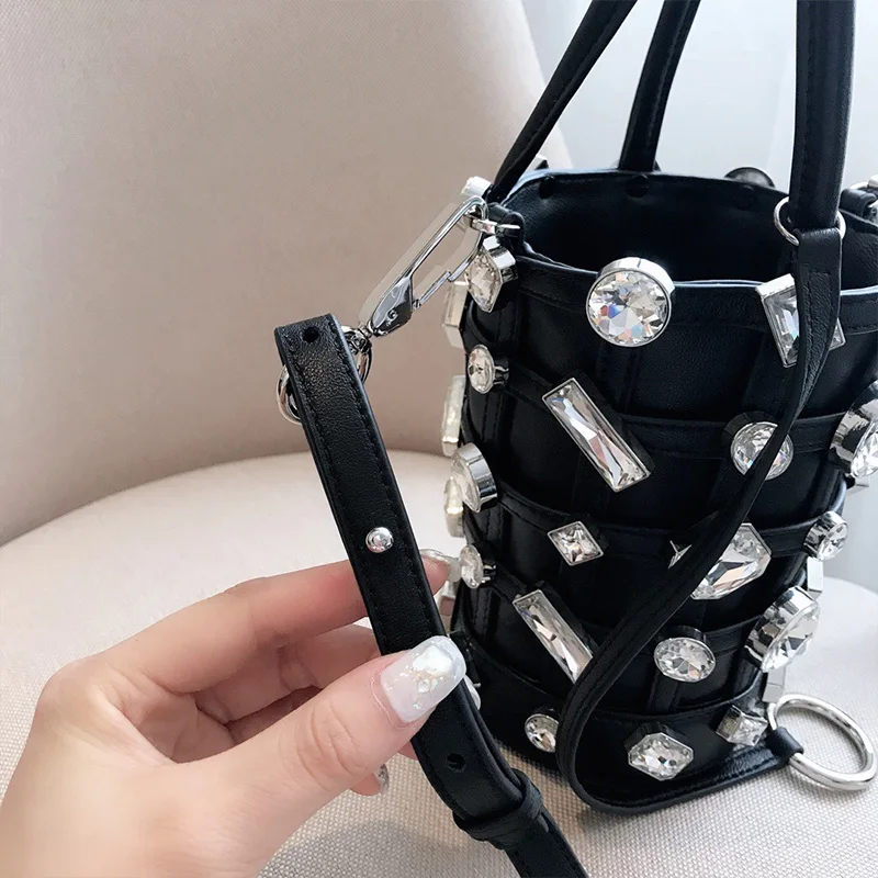2021 new spring and summer bucket bag flash diamond bag bling diamond bag wild sheepskin diagonal handbag female woven bag 
2021 new spring and summer bucket bag flash diamond bag bling diamond bag wild sheepskin diagonal handbag female woven bag