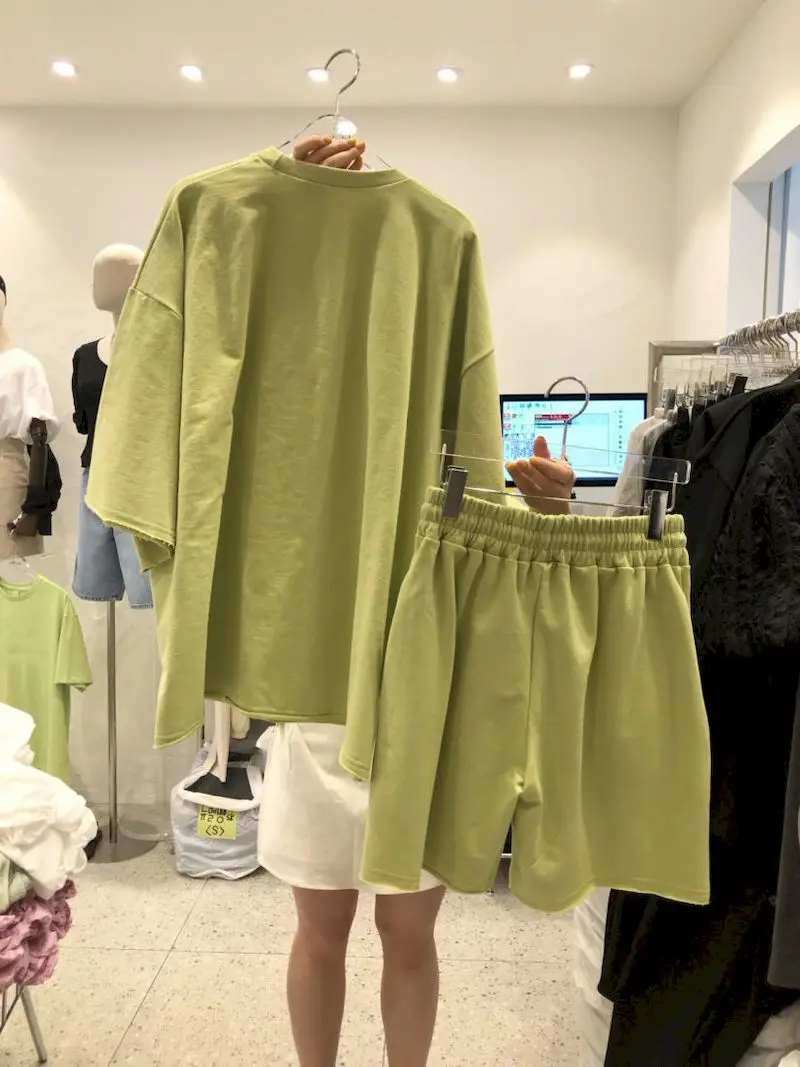 South Korea 2021 Summer New Solid Color Round Neck Loose Short-sleeved T-shirt Shorts Casual Sports Suit Two-piece Women's Trend
South Korea 2021 Summer New Solid Color Round Neck Loose Short-sleeved T-shirt Shorts Casual Sports Suit Two-piece Women's Trend