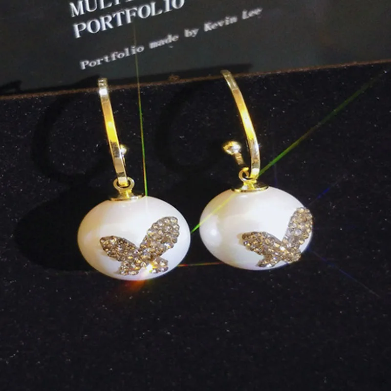 Elegant Simulated Pearl Dangle Earrings for Women Full Dazzling CZ Rhinestone Butterfly Female Fashion Prevent Allergy Jewelry
Elegant Simulated Pearl Dangle Earrings for Women Full Dazzling CZ Rhinestone Butterfly Female Fashion Prevent Allergy Jewelry