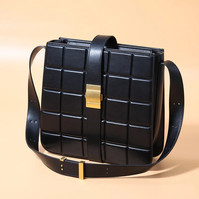 Bag 2020 new Korean style fashionable soft sheepskin square rhombic bag large capacity single shoulder bag
Bag 2020 new Korean style fashionable soft sheepskin square rhombic bag large capacity single shoulder bag