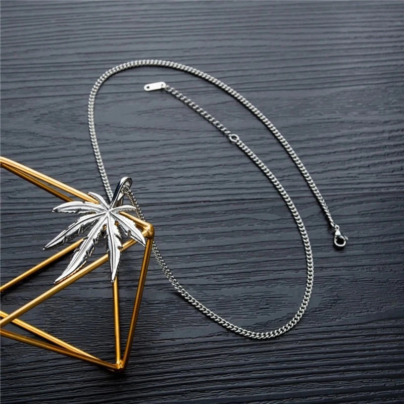 2021 NEW Fashion Personality Men Alloy Drop Neck ChainGeometric Maple Hemp Leaf Pendant Necklace
2021 NEW Fashion Personality Men Alloy Drop Neck ChainGeometric Maple Hemp Leaf Pendant Necklace