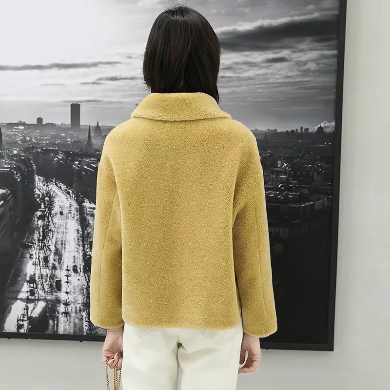 Cashmere coat women's 2020 winter wear new fur one body Haining wool granule cashmere short fur coat
Cashmere coat women's 2020 winter wear new fur one body Haining wool granule cashmere short fur coat