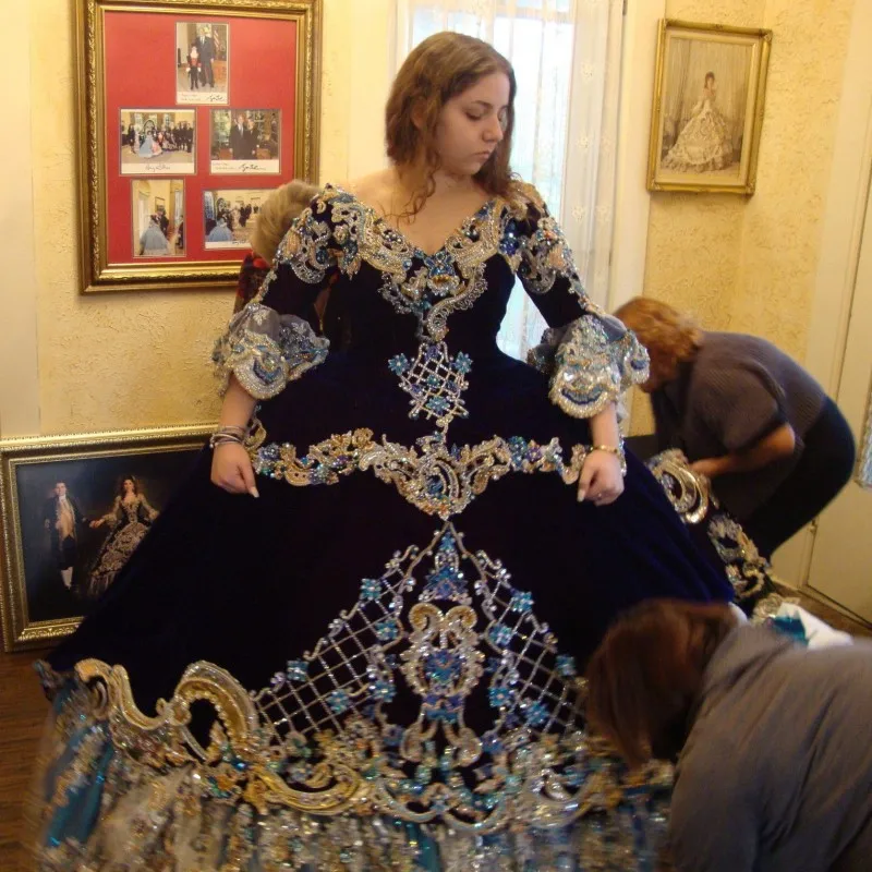 Bling Navy Blue Quinceanera Dresses Beaded Crystal Sweet 16 Dress Long Sleeves Washington Society Ball Gowns vestido de 15 anos
Bling Navy Blue Quinceanera Dresses Beaded Crystal Sweet 16 Dress Long Sleeves Washington Society Ball Gowns vestido de 15 anos