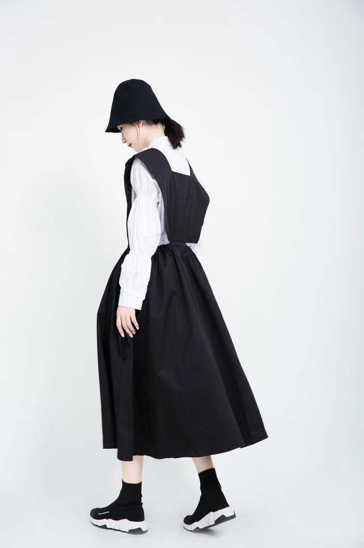 Women Black Cotton-padded Hollow Out Dress Newsquare Neck Sleeveless Loose Fit Fashion Tide Spring Autumn 2020
Women Black Cotton-padded Hollow Out Dress Newsquare Neck Sleeveless Loose Fit Fashion Tide Spring Autumn 2020