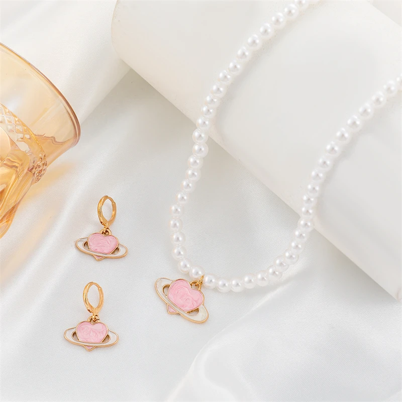 Cute Personality Heart Shaped Saturn Halo Pendant Necklace Earrings Ins Wind Imitation Pearl Beaded Necklace Jewelry Female
Cute Personality Heart Shaped Saturn Halo Pendant Necklace Earrings Ins Wind Imitation Pearl Beaded Necklace Jewelry Female