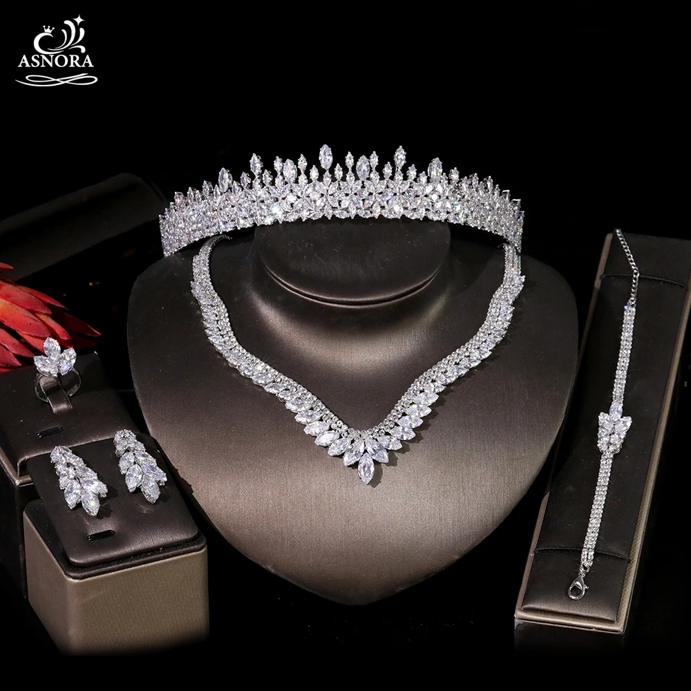 Simple Bridal Crown Necklace Earrings Bracelet Ring 5 Piece Set Fashion Bridal Crystal Wedding Wedding Jewelry T0945
Simple Bridal Crown Necklace Earrings Bracelet Ring 5 Piece Set Fashion Bridal Crystal Wedding Wedding Jewelry T0945