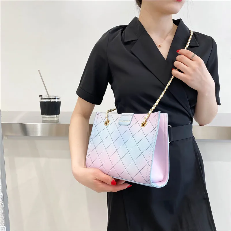 Brand Designer Bag Candy Color Summer Women Tote Handbags Large Capacity Ladies Cute Shoulder Bag Chains Beatiful Fashion Party
Brand Designer Bag Candy Color Summer Women Tote Handbags Large Capacity Ladies Cute Shoulder Bag Chains Beatiful Fashion Party