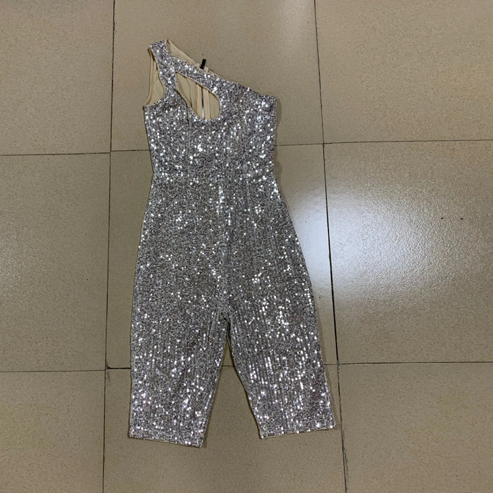 New Fashion Silver Sequin One Shoulder Mesh Playsuit Women Summer Bodycon Sexy Backless Patchwork 2020 Jumpsuits Wholesale
New Fashion Silver Sequin One Shoulder Mesh Playsuit Women Summer Bodycon Sexy Backless Patchwork 2020 Jumpsuits Wholesale
