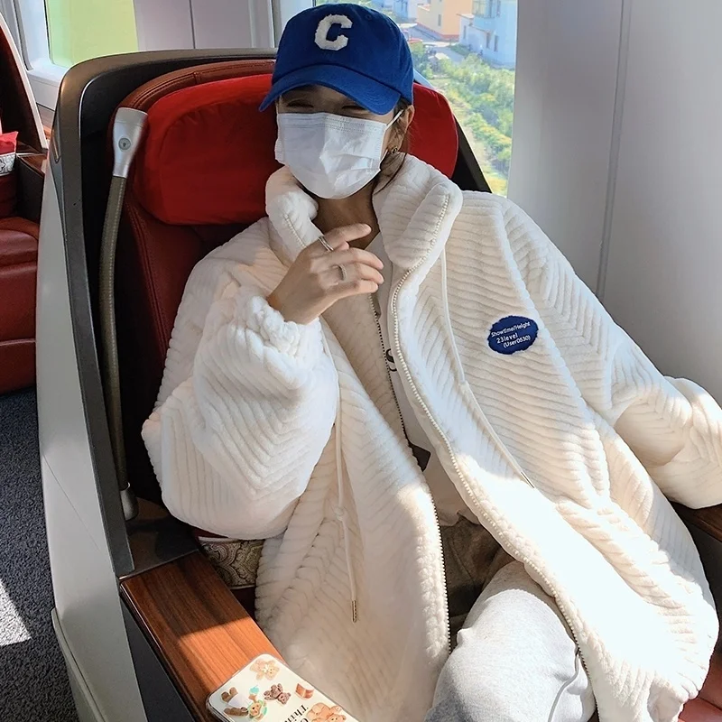 Осенне-зимнее Новое Стильное свободное плотное пальто средней длины из норкового бархата с воротником-стойкой
Осенне-зимнее Новое Стильное свободное плотное пальто средней длины из норкового бархата с воротником-стойкой