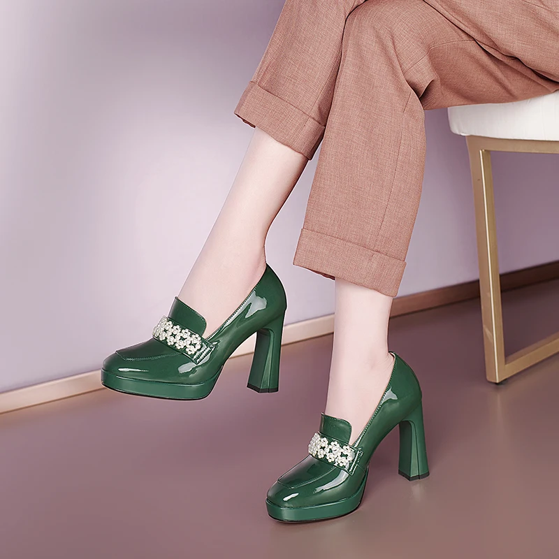 2021 new Women pumps natural leather shoes 22-24.5cm length Super high heel cow patent leather pearl decoration heels women
2021 new Women pumps natural leather shoes 22-24.5cm length Super high heel cow patent leather pearl decoration heels women