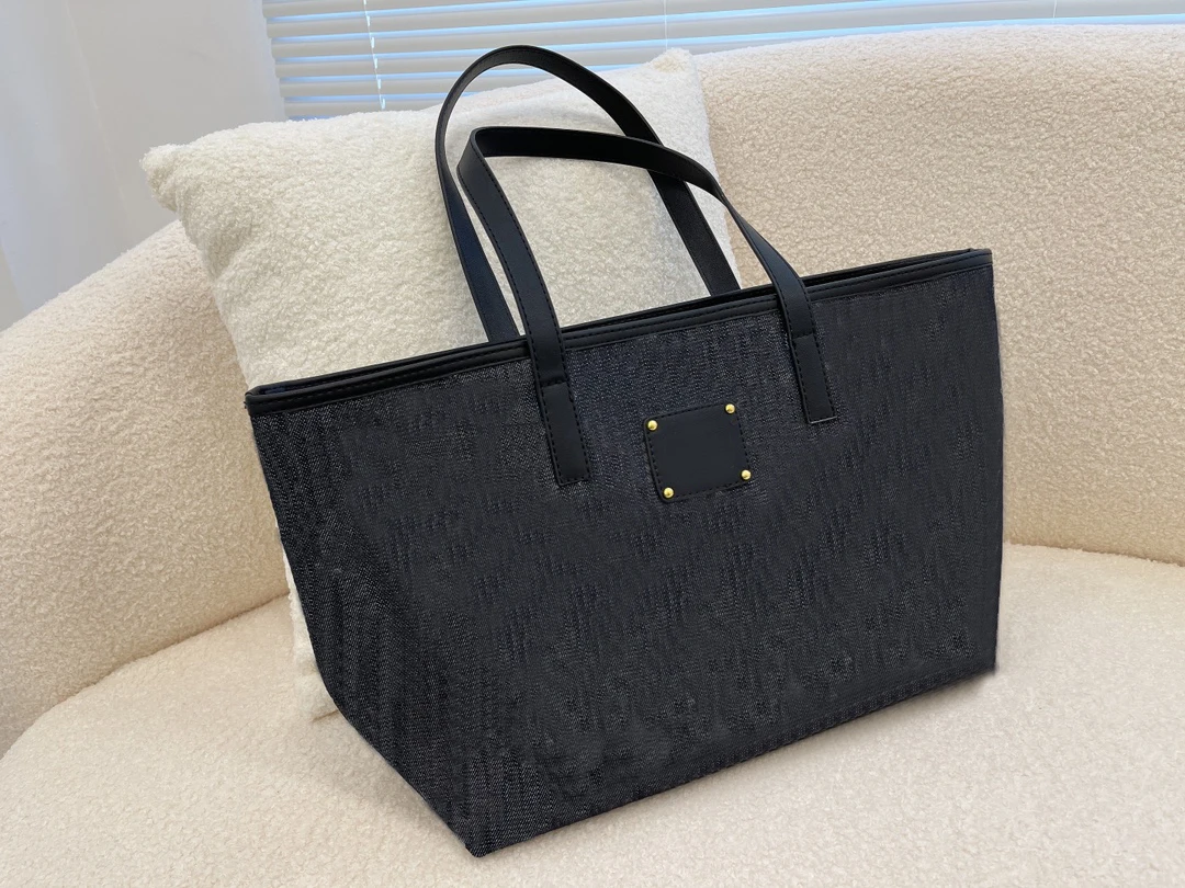 Новые оригинальные дизайнерские жаккардовые сумки из джинсовой ткани, роскошная сумка, женская сумка через плечо, универсальные повседнев...
Новые оригинальные дизайнерские жаккардовые сумки из джинсовой ткани, роскошная сумка, женская сумка через плечо, универсальные повседнев...