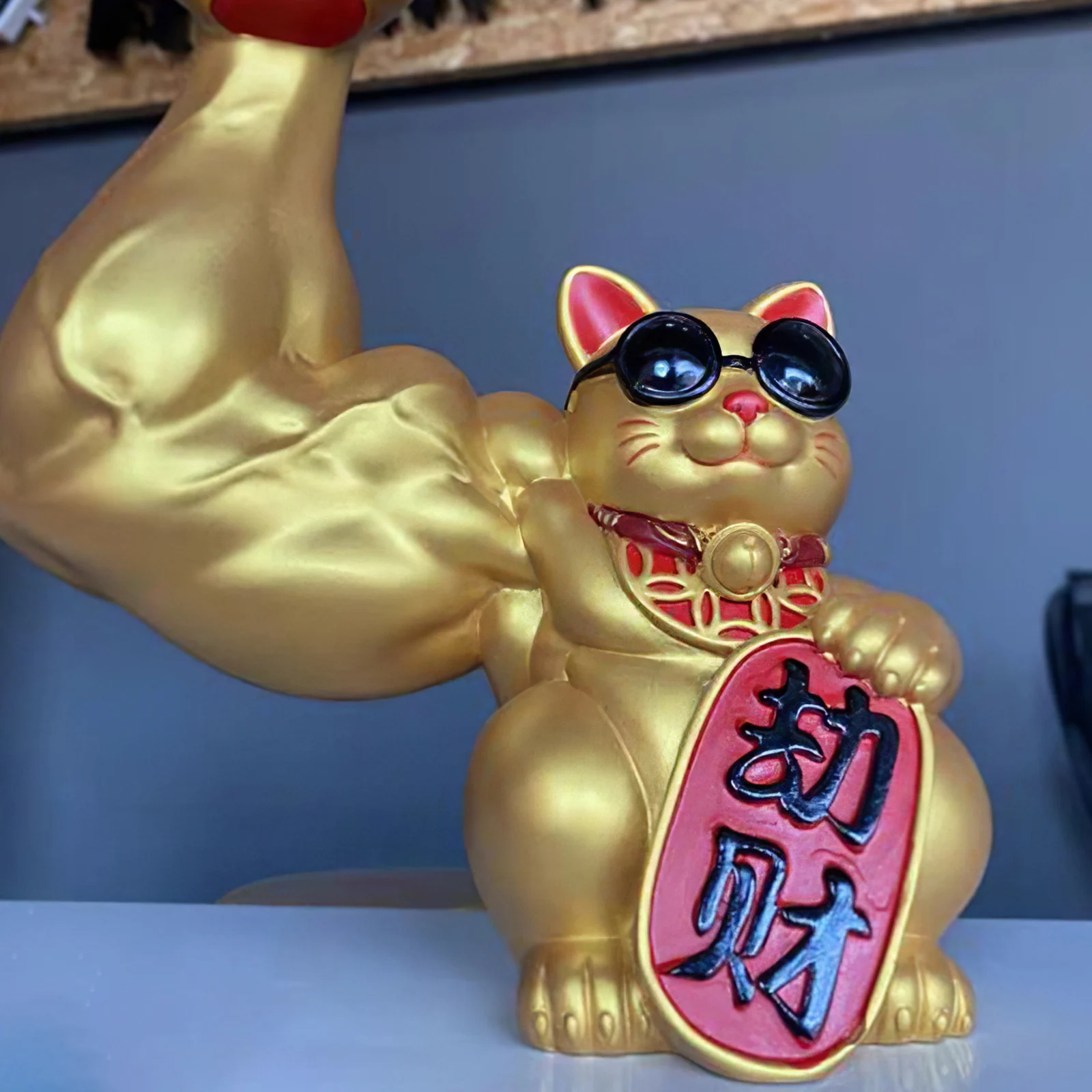 Creative Muscle Arm Lucky Cat Ornaments Golden Resin Crafts Living Room Cute Animal Small Decoration Gift Modern Home Decoration 
Creative Muscle Arm Lucky Cat Ornaments Golden Resin Crafts Living Room Cute Animal Small Decoration Gift Modern Home Decoration