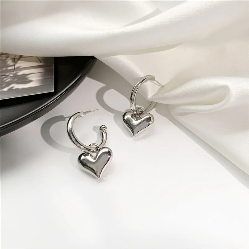 kshmir New temperament C word ear ring Japanese and Korean simple heart earrings metal gold earrings jewelry 2021
kshmir New temperament C word ear ring Japanese and Korean simple heart earrings metal gold earrings jewelry 2021