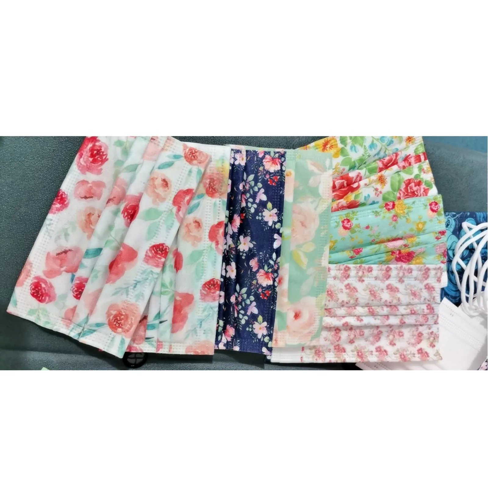 50pcs Mscara Fast delivery Masque Headband Flower Printing Adult Disposable Christmas Mask 3 Layer Earring Face Mask
50pcs Mscara Fast delivery Masque Headband Flower Printing Adult Disposable Christmas Mask 3 Layer Earring Face Mask