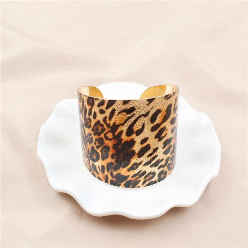 Punk Leopard Wide Cuff Bracelets & Bangles For Women Gold Retro Alloy Open Big Arm Cuff Bracelets for Female Fashion Jewelry
Punk Leopard Wide Cuff Bracelets & Bangles For Women Gold Retro Alloy Open Big Arm Cuff Bracelets for Female Fashion Jewelry