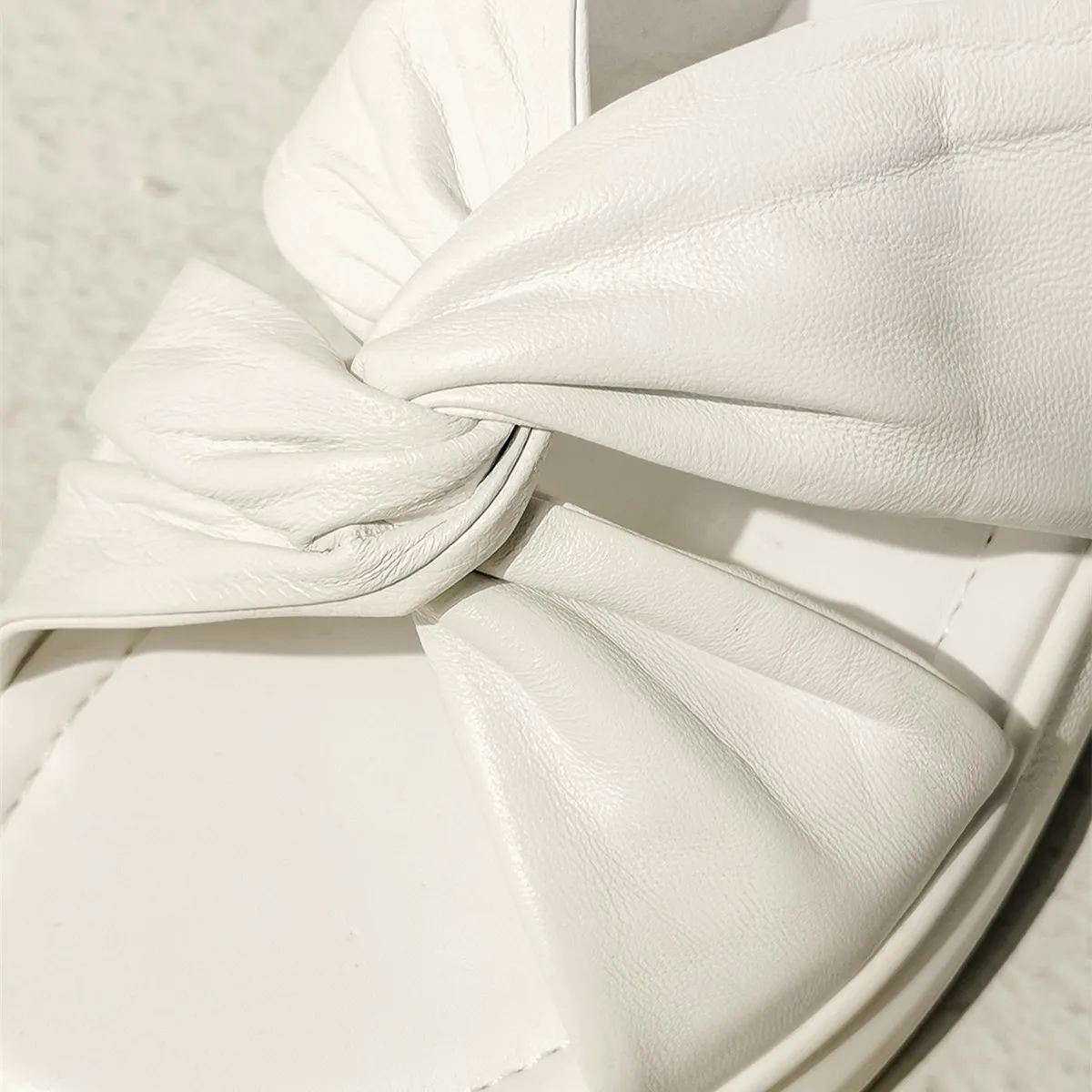 Women's genuine leather cross strap pleated slip-on platform flats sandals open toe summer leisure soft comfortable female shoes
Women's genuine leather cross strap pleated slip-on platform flats sandals open toe summer leisure soft comfortable female shoes