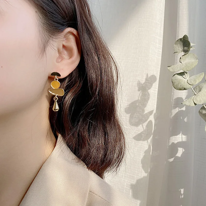 New French web celebrity temperament water drop S925 silver needle drop oil female earrings
New French web celebrity temperament water drop S925 silver needle drop oil female earrings