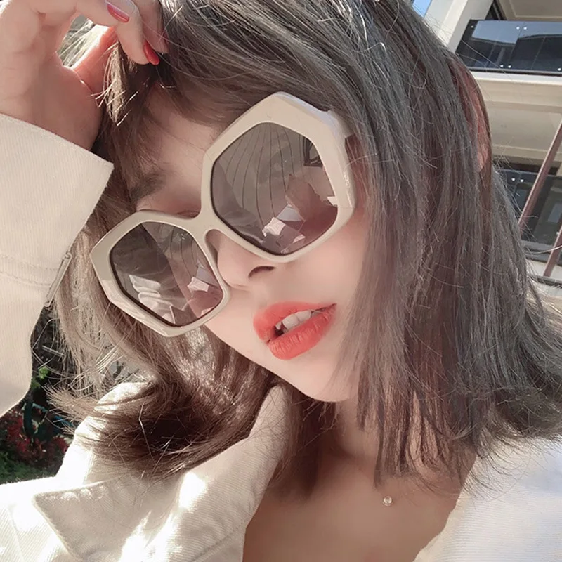 Oversized Sunglasses Women 2023 Retro Polygon Mirror Metal Sun Glasses Vintage Brand Designer Lunette De Soleil Femme
Oversized Sunglasses Women 2023 Retro Polygon Mirror Metal Sun Glasses Vintage Brand Designer Lunette De Soleil Femme