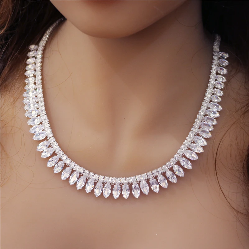 Elegant Women's Classic Earrings Necklace Set Fashion Shining Zircon Crystal Jewelry Set Holiday Gifts Wholesale And Retail
Elegant Women's Classic Earrings Necklace Set Fashion Shining Zircon Crystal Jewelry Set Holiday Gifts Wholesale And Retail