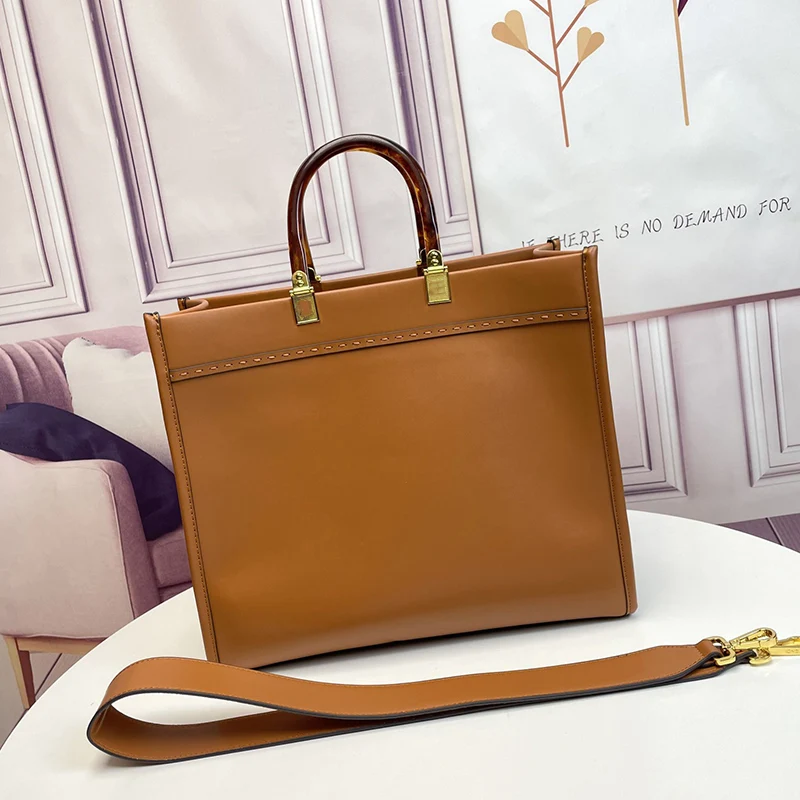 Retro Embossed Letters Genuine Leather Handbag Ladies New Style Large-capacity Shopping Bag Fashion Diagonal Shoulder Bag
Retro Embossed Letters Genuine Leather Handbag Ladies New Style Large-capacity Shopping Bag Fashion Diagonal Shoulder Bag