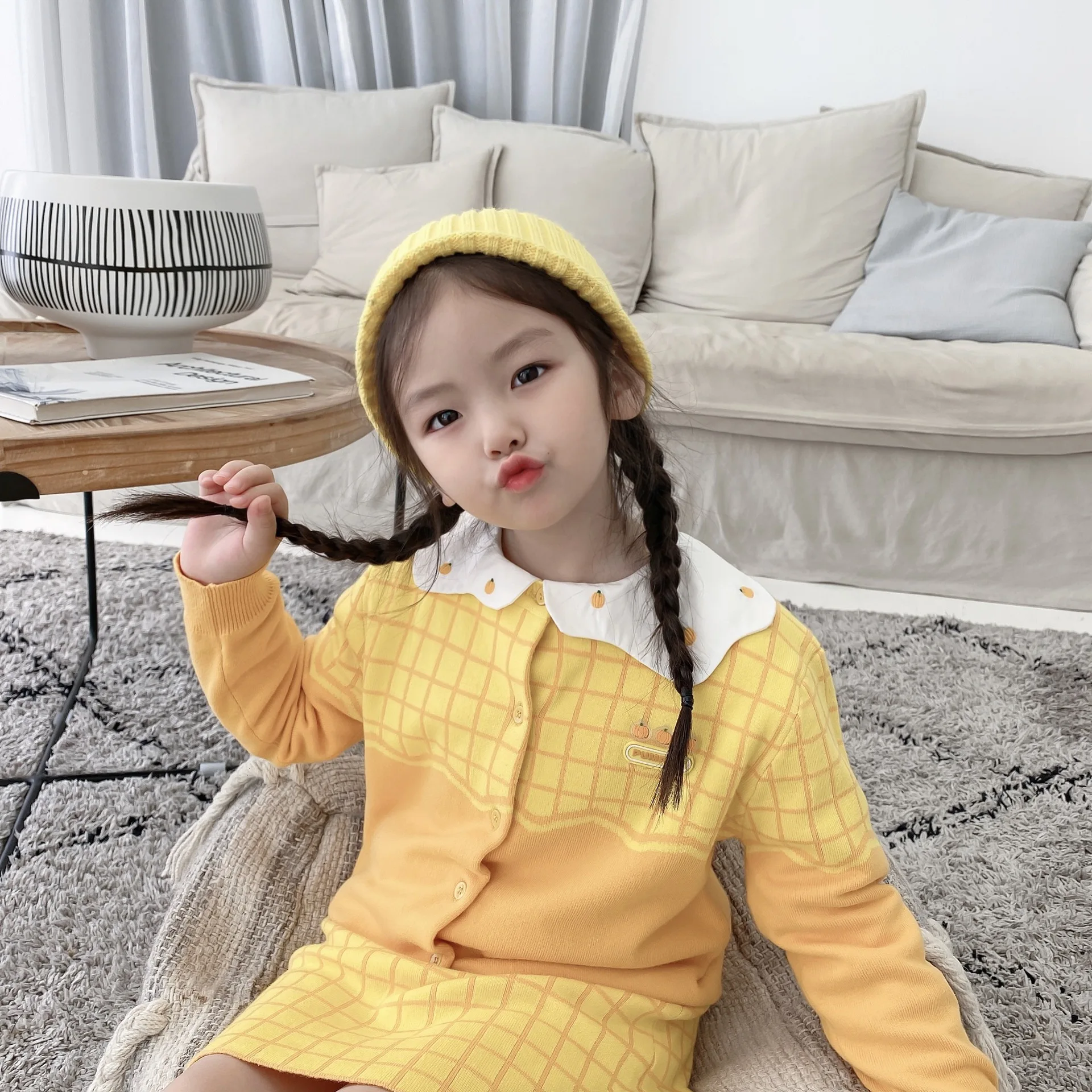 baby girls clothes fall winter Lovely knitting 2pcs clothing Yellow long-sleeved cardigan + short skirt 
baby girls clothes fall winter Lovely knitting 2pcs clothing Yellow long-sleeved cardigan + short skirt