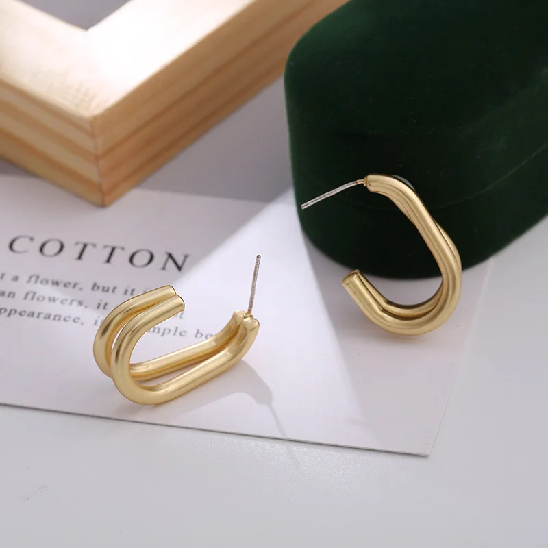 S925 Euramerican metal material temperament cold wind restoring ancient ways woman's earrings, geometric irregular jewelry
S925 Euramerican metal material temperament cold wind restoring ancient ways woman's earrings, geometric irregular jewelry