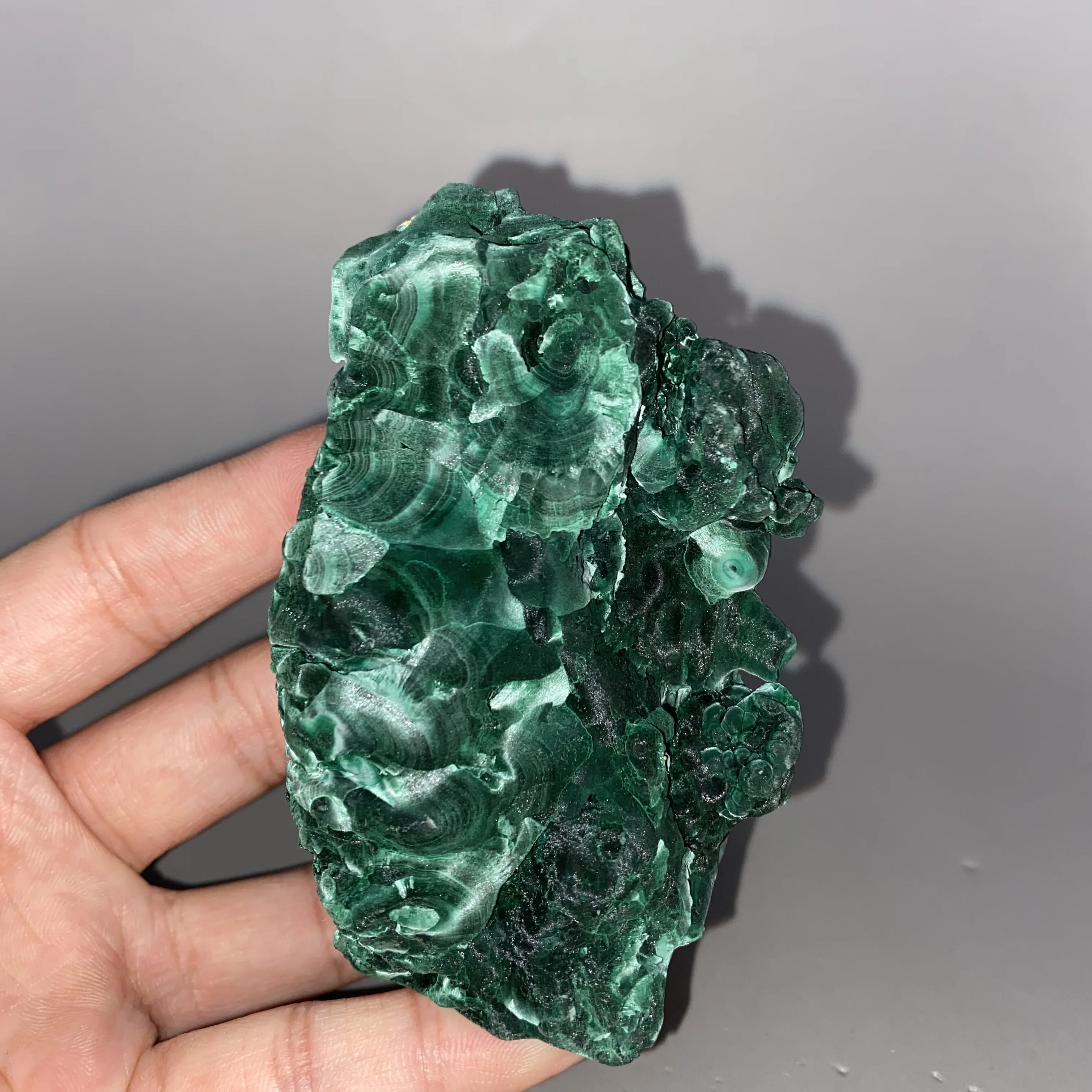 BIG! 435g Natural beautiful velvet aperture malachite mineral specimen crystal Stones and crystals Healing crystal Free shipping
BIG! 435g Natural beautiful velvet aperture malachite mineral specimen crystal Stones and crystals Healing crystal Free shipping