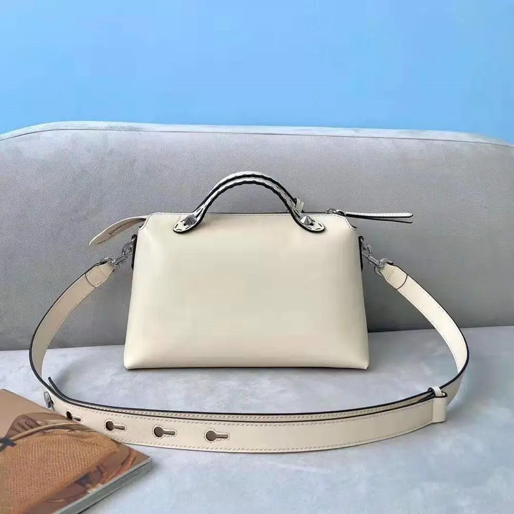 Top quality women's leather Boston tote bag, luxury design fashion shoulder bag with double handle and shoulder strap
Top quality women's leather Boston tote bag, luxury design fashion shoulder bag with double handle and shoulder strap