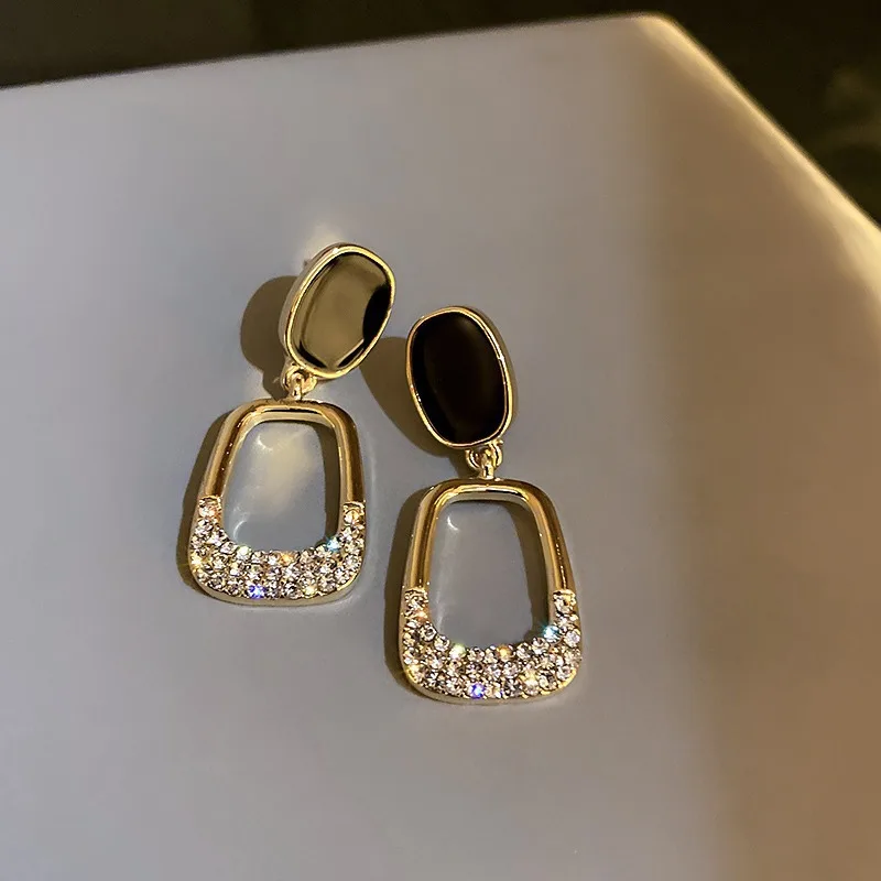 Authentic 925 Sterling Silver Geometric Oval Hoop Earrings For Women Simple Metal Style Detachable Earrings For Women E105
Authentic 925 Sterling Silver Geometric Oval Hoop Earrings For Women Simple Metal Style Detachable Earrings For Women E105