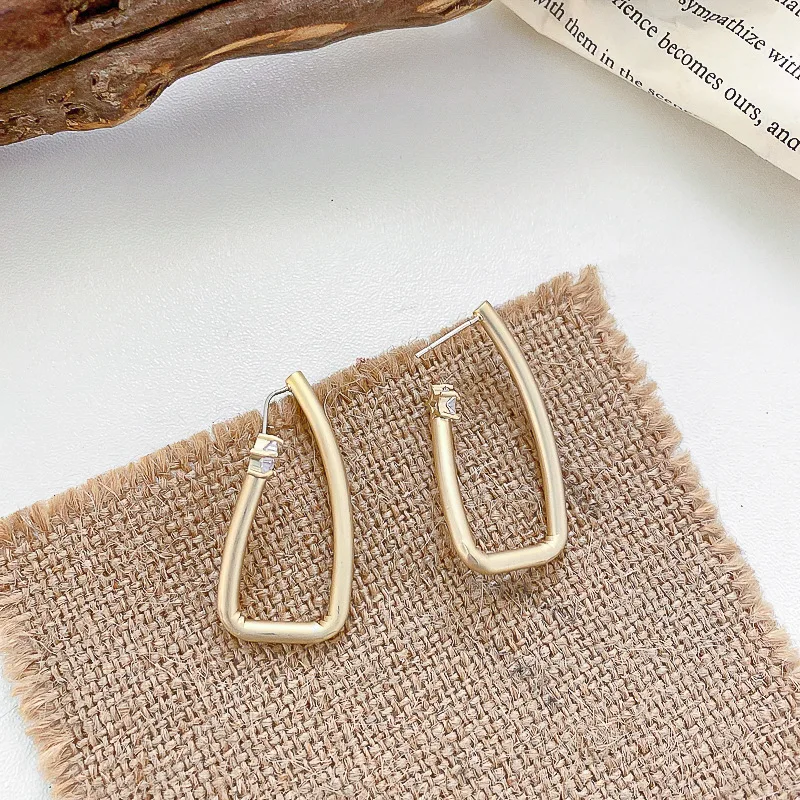 Origin Summer Korean Style Gold Irregular Hollow Out C Shape Dangle Earrings for Women Delicate Pearl Earrings Party Jewelry
Origin Summer Korean Style Gold Irregular Hollow Out C Shape Dangle Earrings for Women Delicate Pearl Earrings Party Jewelry