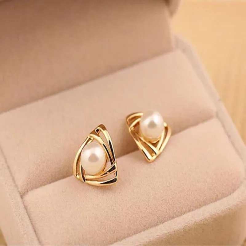 hot sale new fashion jewelry retro triangle earrings personality geometric earrings female elegant bohemian earrings 
hot sale new fashion jewelry retro triangle earrings personality geometric earrings female elegant bohemian earrings