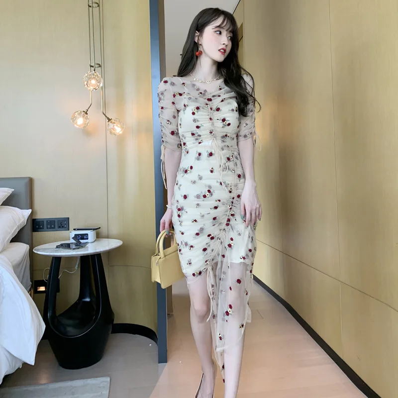 Embroidered Floral Fashion Autumn Dress for Women Clothing 2020 Half Sleeve Drawstring Ruched Dress Ladies Midi Runway Dresses
Embroidered Floral Fashion Autumn Dress for Women Clothing 2020 Half Sleeve Drawstring Ruched Dress Ladies Midi Runway Dresses