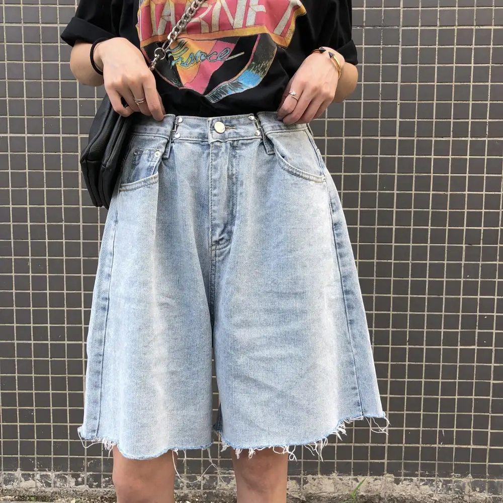 New 2021 Summer High Waist Denim Shorts Women Casual Loose Ladies Fashion Plus Size Fashion Button Wide Leg Short Jeans Female
New 2021 Summer High Waist Denim Shorts Women Casual Loose Ladies Fashion Plus Size Fashion Button Wide Leg Short Jeans Female