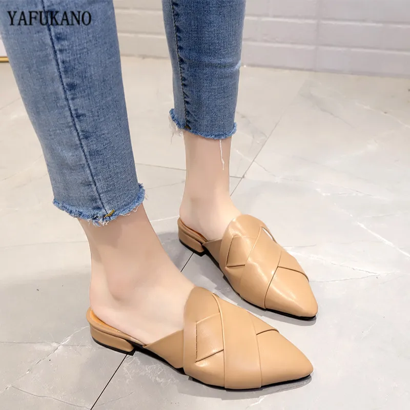 2020 Women Mules PU Leather Sandals Ladies Pointed Toe Slip On Sandalias Woman Slipper Summer Sandals Female Fashion Shoes
2020 Women Mules PU Leather Sandals Ladies Pointed Toe Slip On Sandalias Woman Slipper Summer Sandals Female Fashion Shoes