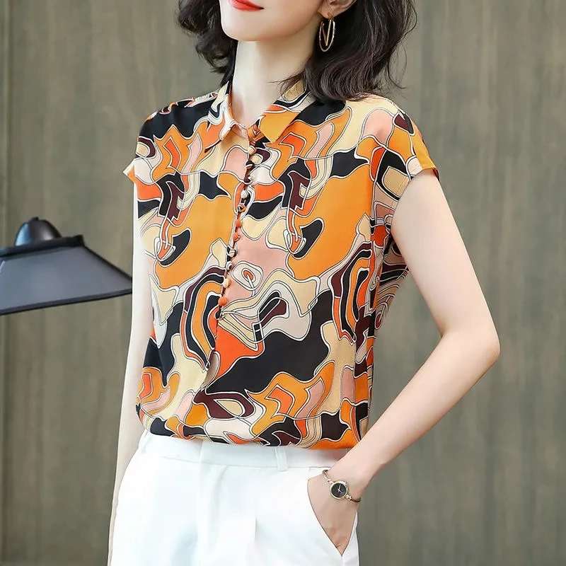 Flower silk shirt women's summer 2021 new Korean loose short-sleeved fashion blouse mulberry silk lapel shirt
Flower silk shirt women's summer 2021 new Korean loose short-sleeved fashion blouse mulberry silk lapel shirt