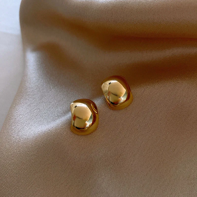 2021 New Classic Small Metal Arc Women's Earrings Fashion Versatile Korean Jewelry Elegant Mini Daily Decoration Stud Earrings
2021 New Classic Small Metal Arc Women's Earrings Fashion Versatile Korean Jewelry Elegant Mini Daily Decoration Stud Earrings