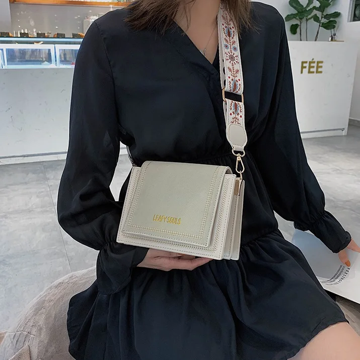 Yuhua 2020 new fashion women handbags, casual patchwork woman bag, simple korean version shoulder bag, trend messenger bags.
Yuhua 2020 new fashion women handbags, casual patchwork woman bag, simple korean version shoulder bag, trend messenger bags.