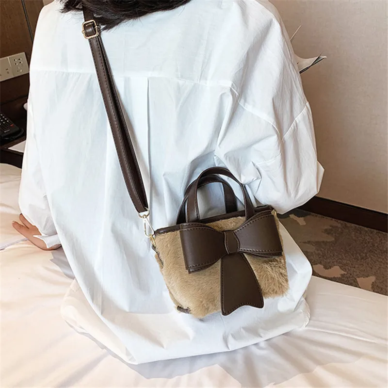 Autumn and winter plush small bag female 2021 new trendy fashion all-match mini messenger bag net red texture bucket bag
Autumn and winter plush small bag female 2021 new trendy fashion all-match mini messenger bag net red texture bucket bag