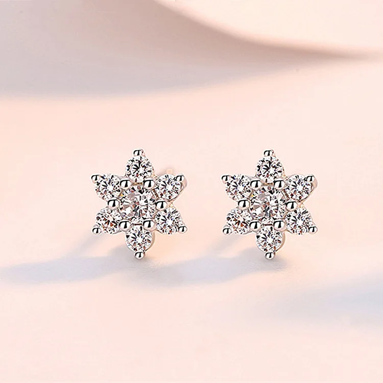 Cute Female White Crystal Snowflake Earrings 925 Sterling Silver Wedding Earrings For Women Luxury Christmas Gift Stud Earrings
Cute Female White Crystal Snowflake Earrings 925 Sterling Silver Wedding Earrings For Women Luxury Christmas Gift Stud Earrings